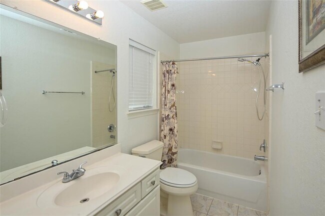 Building Photo - 8707 Westbrook Forest Dr