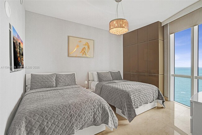 Building Photo - 15901 Collins Ave