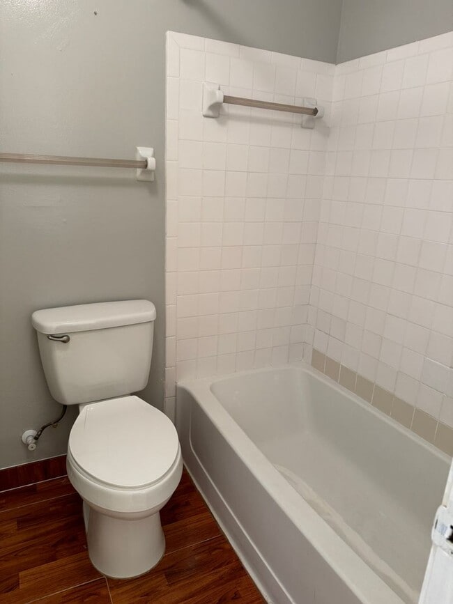 Building Photo - Spacious 3 bedroom, 2 bathrooms multiplex unit.