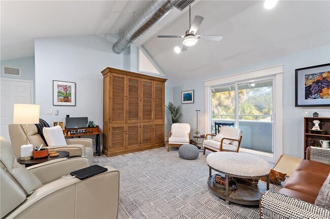 Building Photo - 310 SE Denver Ave