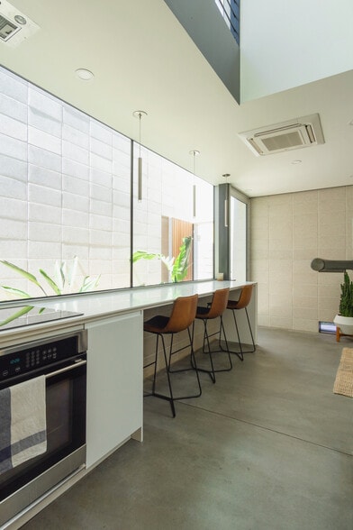 Building Photo - 818 W McKinley St