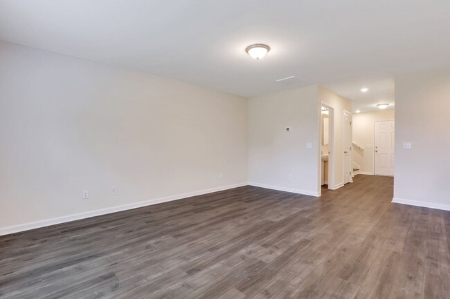 Building Photo - New Construction Townhome - 3 Bed 2 1/2 Ba...