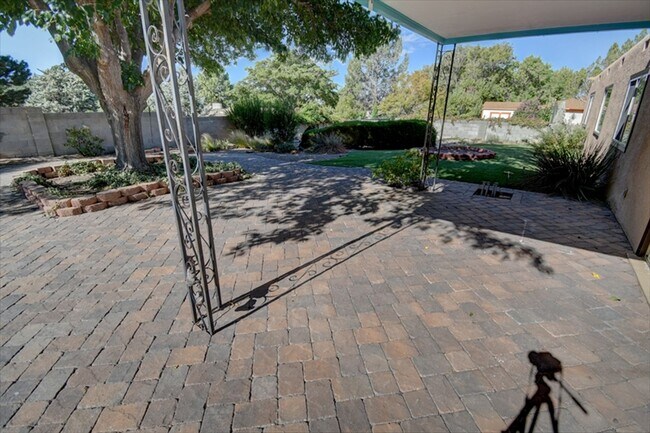 Building Photo - 13208 Blue Corn Maiden Trail NE