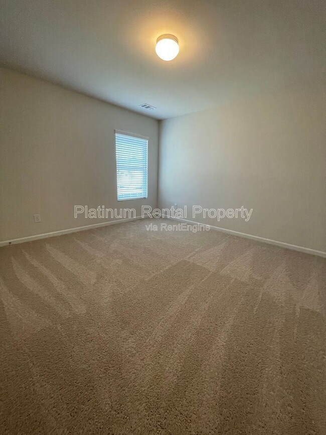 Building Photo - 74 Hampton Rdge Wy