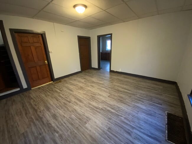 Building Photo - 12 S Beard St