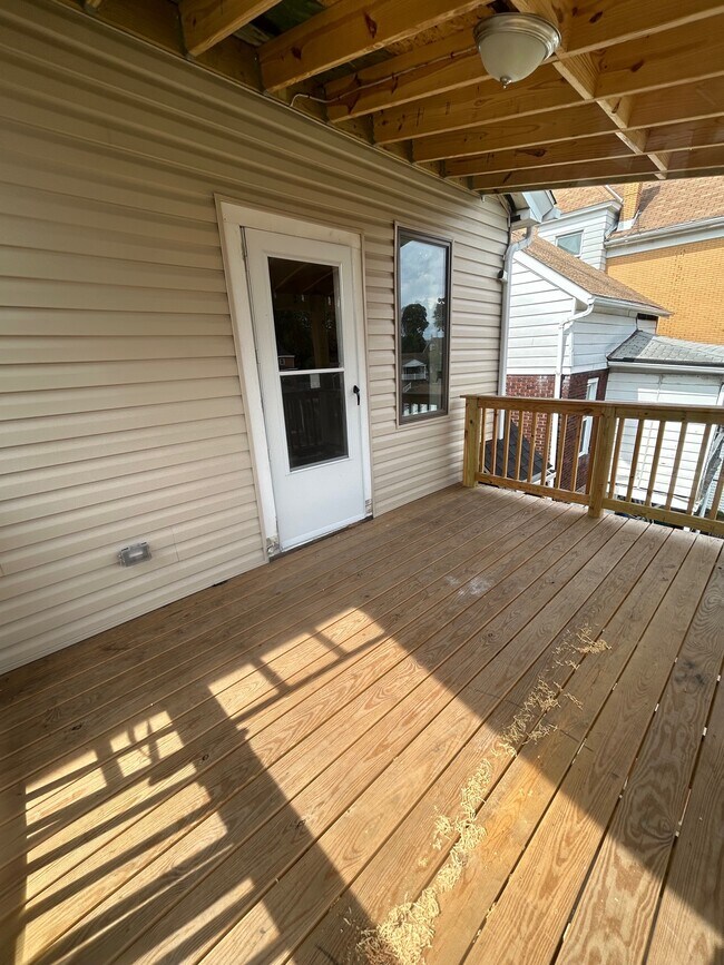 Building Photo - 638 Hazelwood Ave