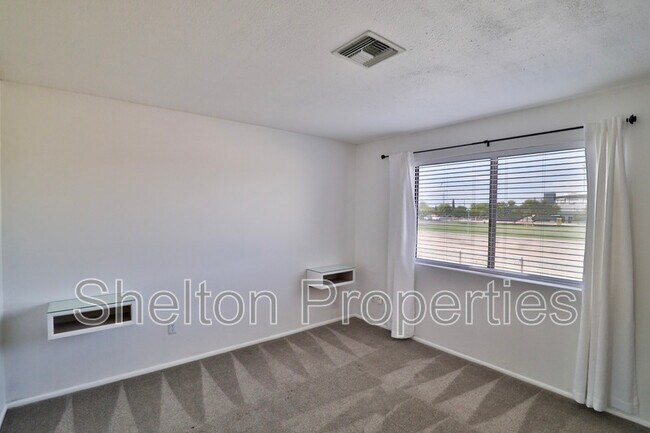 Building Photo - 30 E Brown Rd