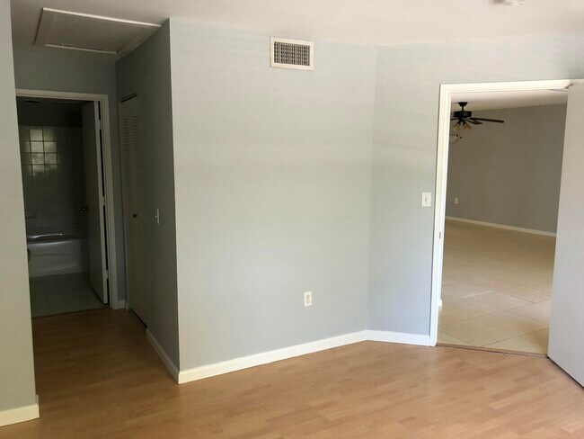 Building Photo - 800 Scotia Dr