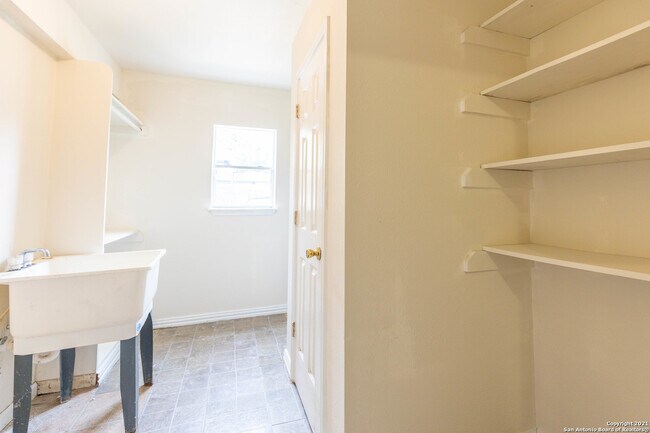 Building Photo - 224 Shadyview Dr