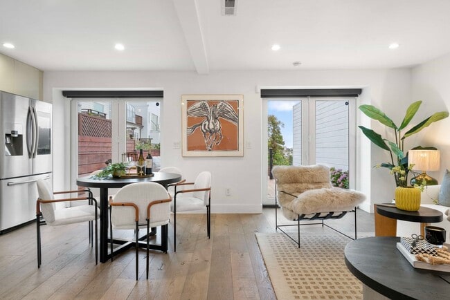 Building Photo - Updated and Modern 4 Bed + Office, 3.5 Bat...