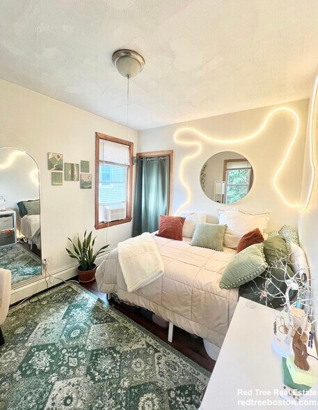 Building Photo - 203 Hillside St