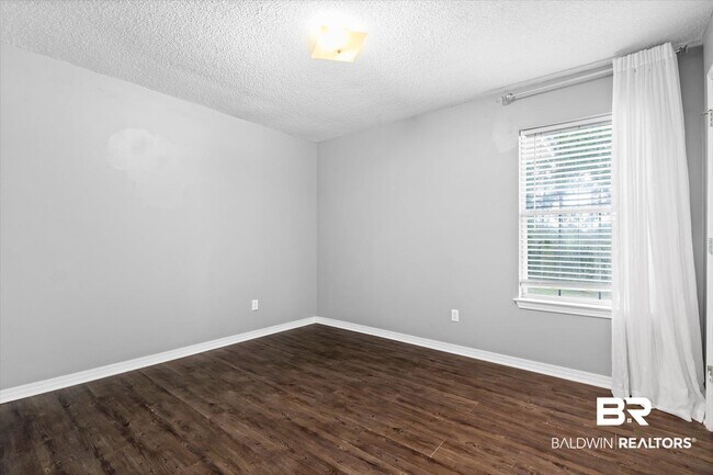 Building Photo - 16216 Pointer Dr