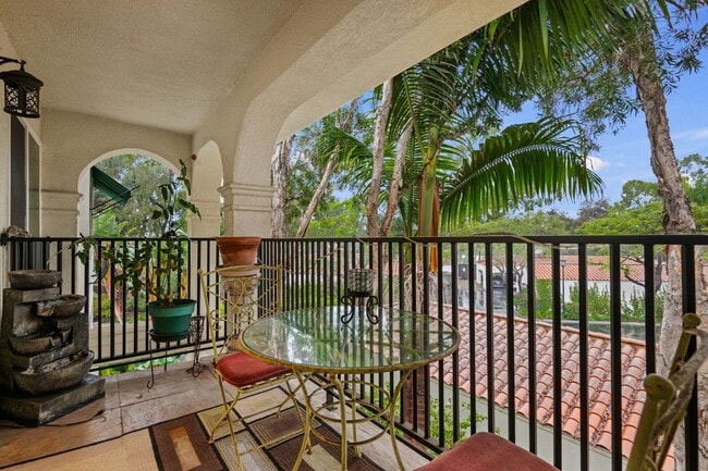 Building Photo - Fully Furnished 1BR/1BA – Top-Floor El Esc...