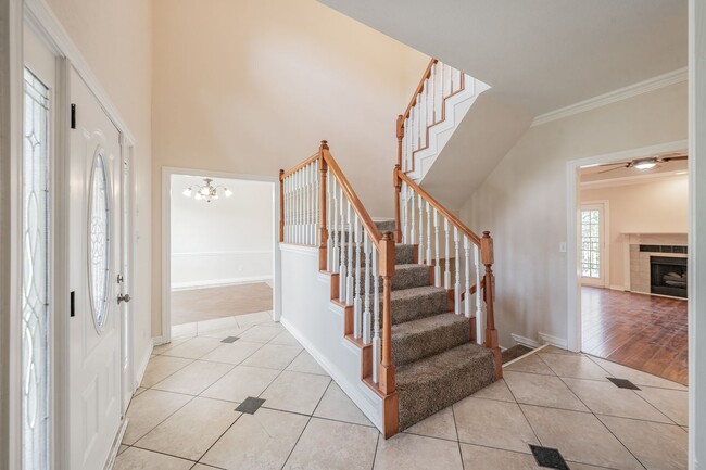 Building Photo - Spacious 5 Bedroom Home with Walk-Out Base...