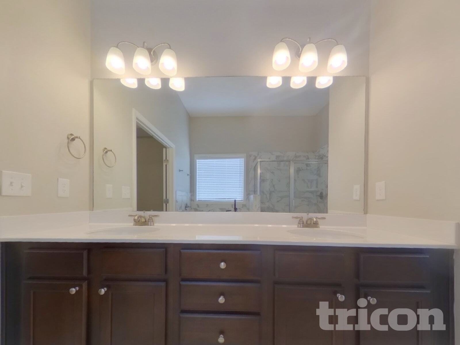 Building Photo - 218 Evergreen Way