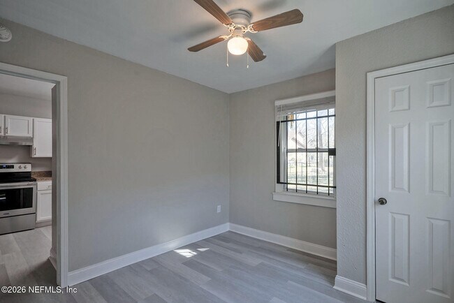 Building Photo - 2036 W 11th St