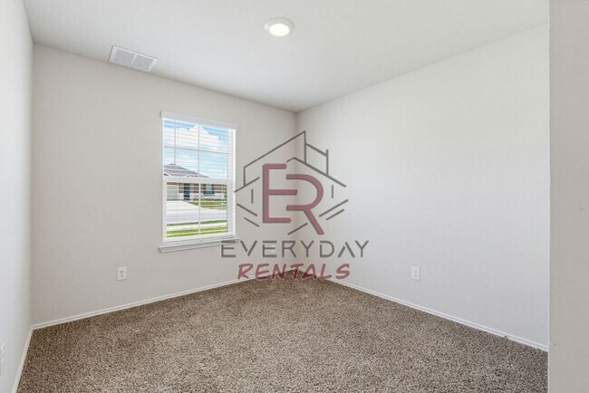 Building Photo - Beautiful Home Awaits you!