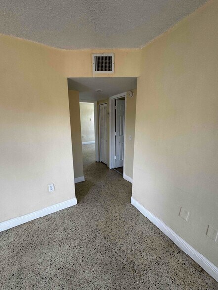 Building Photo - 944 NW 6th St