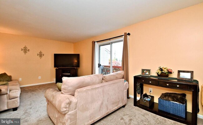 Building Photo - 800 Beacon Ct