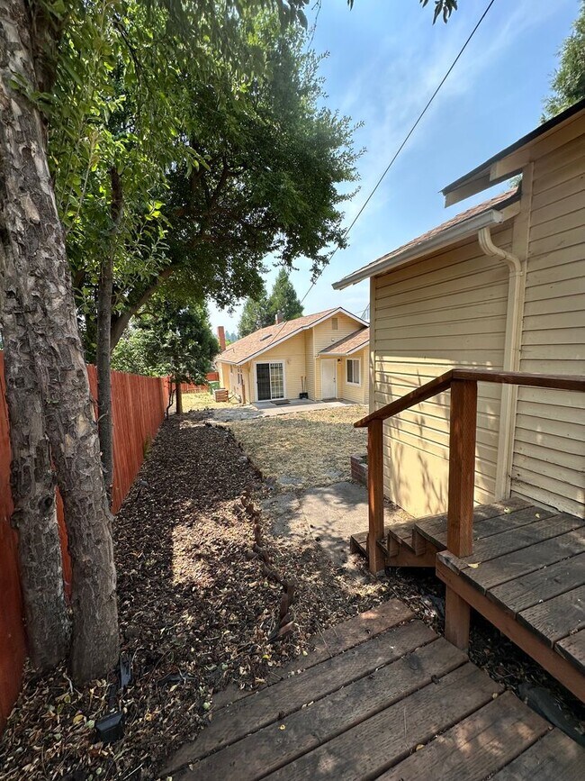 Building Photo - 919 N Eldorado Ave