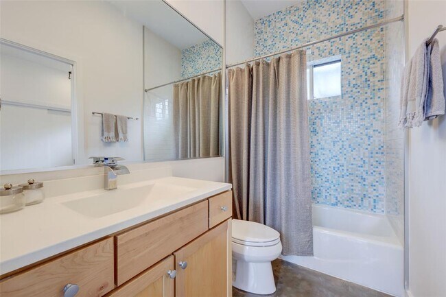 Building Photo - 919 Cardinal Ln