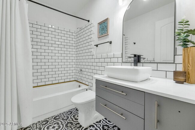 Building Photo - 3234 E Larkspur Dr