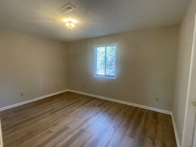 Building Photo - Condo in the heart of Winston-Salem!