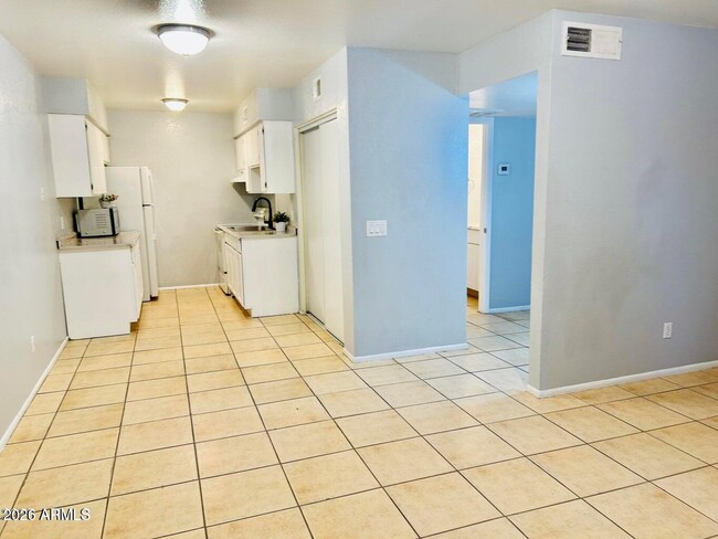 Building Photo - 240 S Doran