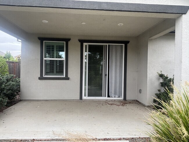 Building Photo - 608 Somerset Way