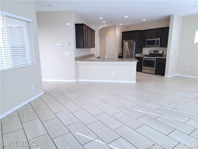 Building Photo - Lovely 2 Story Home!