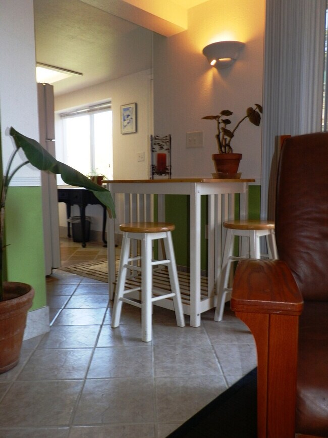 Building Photo - 208 27th Ave E