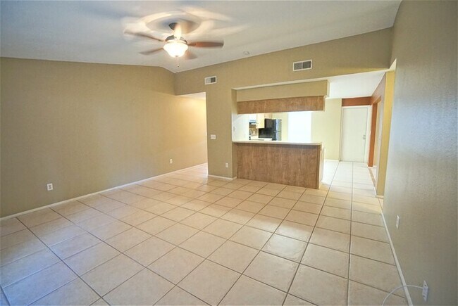 Building Photo - 3-Bed, 2-Bath, 1-Car Garage in the Carroll...