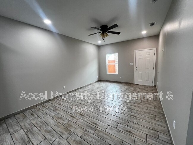 Building Photo - 1327 W Garfield Ave