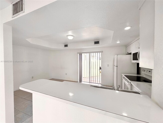 Building Photo - 3002 San Remo Cir