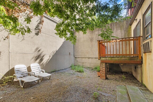 Building Photo - 354 1st St