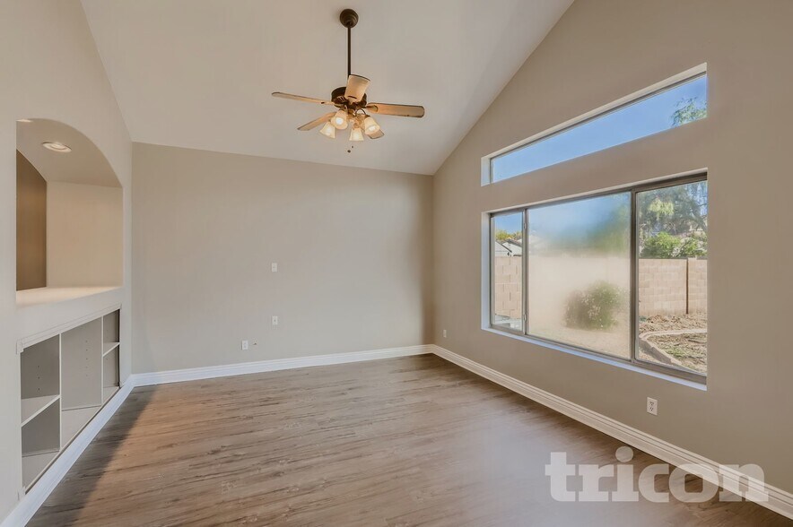 Building Photo - 15950 W Cottonwood St