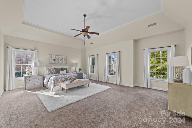 Building Photo - 9440 Wallace Pond Dr