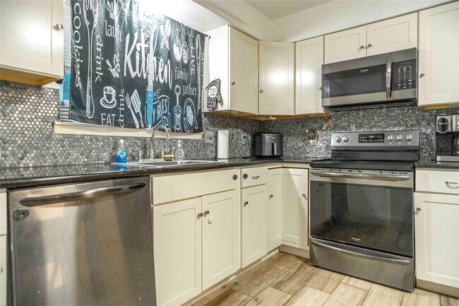 Building Photo - 17330 Heritage Bay Dr
