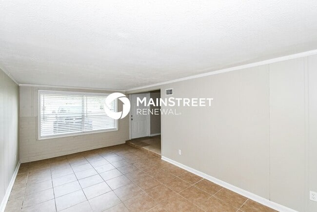 Building Photo - 3 Bedroom Pet-Friendly Home in Jacksonville, FL with Main Street Renewal