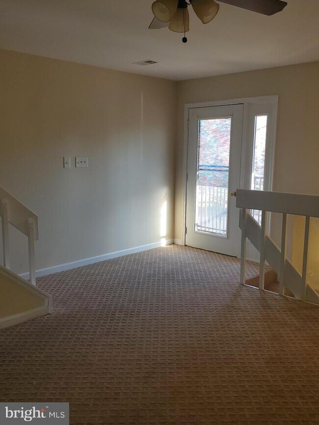 Building Photo - 5 Queen Victoria Way