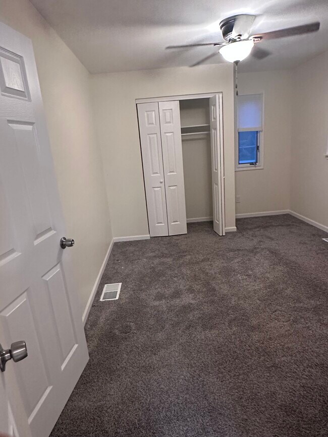 Building Photo - 1200 Algonquin Rd