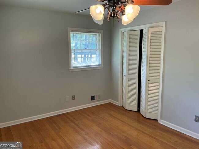 Building Photo - 3988 Rainbow Dr