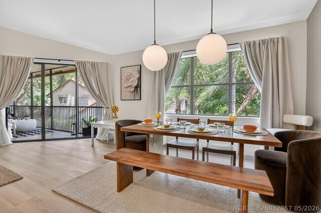 Building Photo - 5801 Coach House Cir