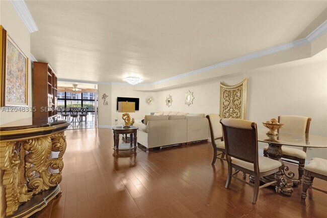 Building Photo - 6423 Collins Ave