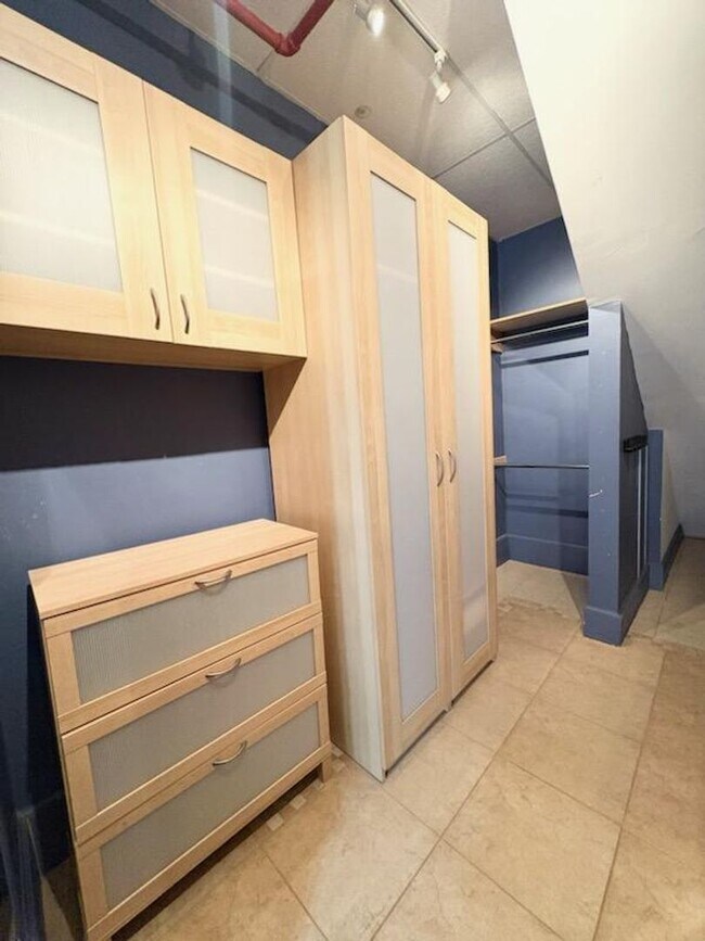 Building Photo - 318 N Main St