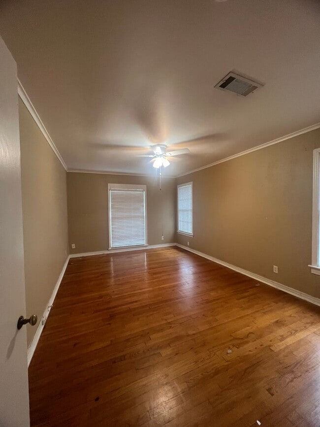 Building Photo - BROADMOOR BEAUTY!