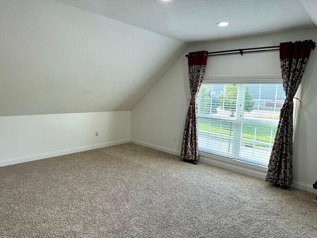 Building Photo - 329 Dovetail Dr