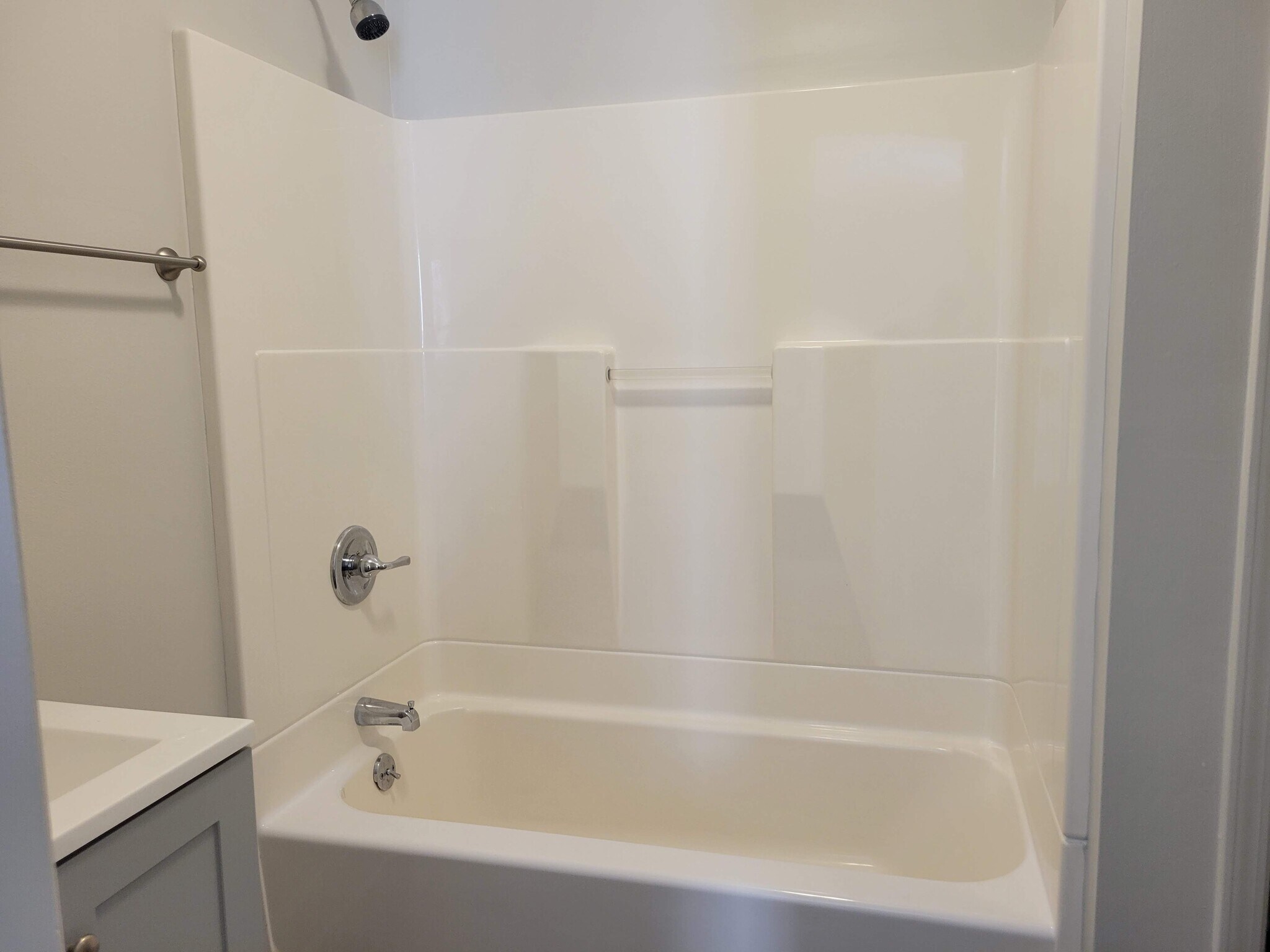 Master Bath Tub/Shower - 18 Brown Dr SW