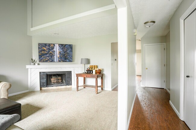 Building Photo - 67 Groton Dr