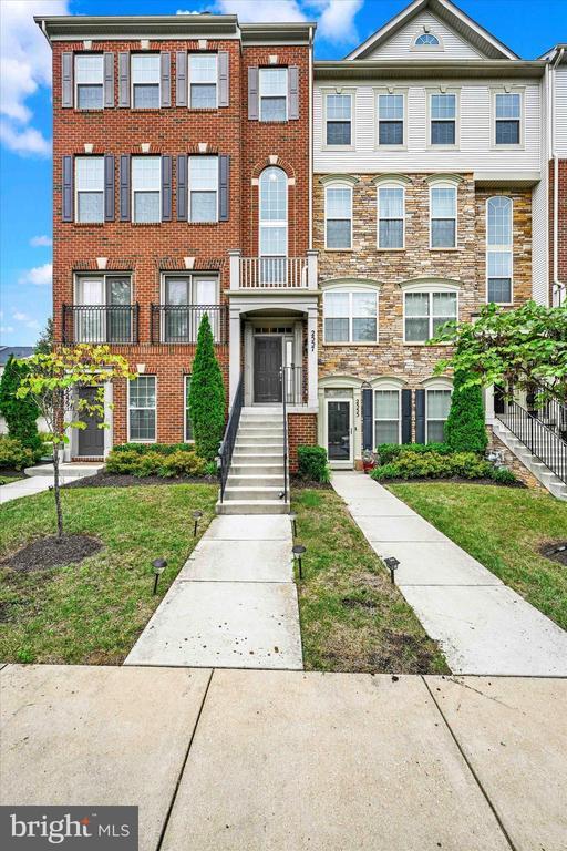 Building Photo - 2557 Campus Way N